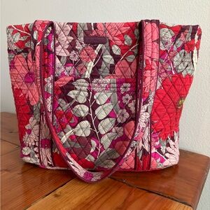 Beautiful Vera Bradley Large Tote Purse Like New Quilted Floral Lots Of Pockets